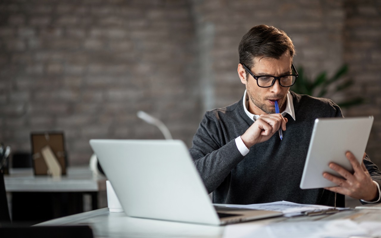 Hombre de negocios trabajando