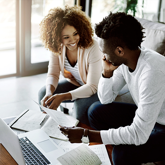personas trabajando en casa