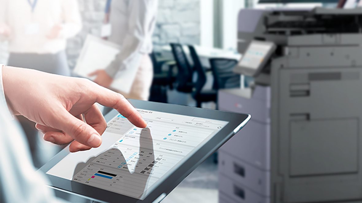 Herramientas para el trabajo híbrido Tablet en oficin