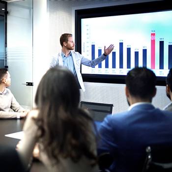 Digitalizar nuevos modelos de negocio reunion de negocios