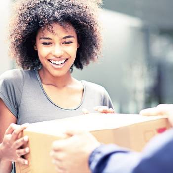 toner box woman mujer con caja