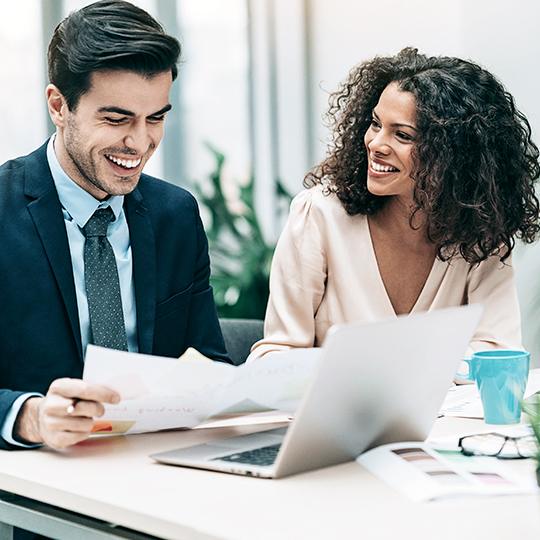 Estamos preparados para ayudarle a triunfar trabajores sonriendo